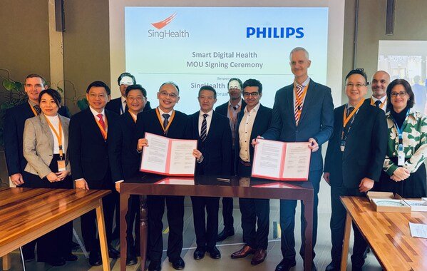 Mr Lawrence Loke, Group Chief Information Officer, SingHealth (left) and Jasper Westerink, Acting Managing Director, Philips APAC (right) sign on strategic partnership between the two organizations to advance healthcare delivery in Singapore.